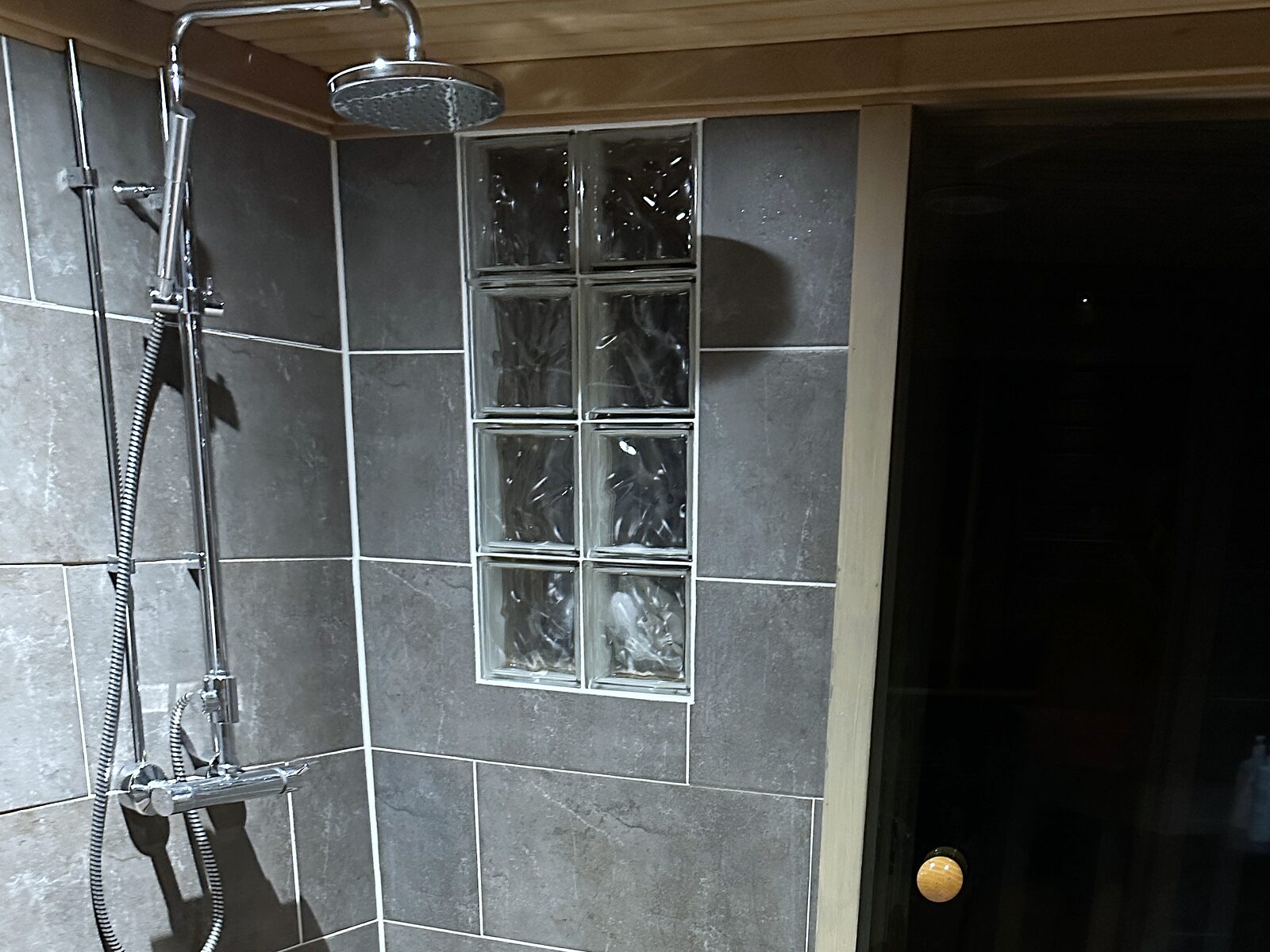Pesuhuone ja wc